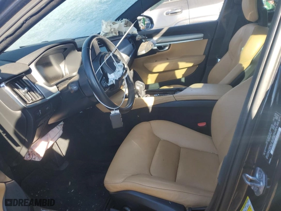 2017 Volvo S90 Momentum with VIN YV1A22MK0H1013224, listed as a Copart auction lot 82581844 with 0 mi miles and Clean Title. Bid and sale history available at carsss.com. Image 7.