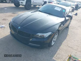 2011 BMW Z4 sDrive30i z VIN WBALM5C51BE378899, wystawiony jako IAAI lot #42407309 z przebiegiem Nie podano mil oraz . Historia ofert i sprzedaży dostępna na DreamBid. Obrazek 2.