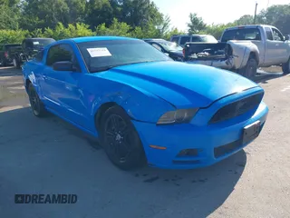 2014 Ford Mustang V6 z VIN 1ZVBP8AM0E5210769, wystawiony jako IAAI lot #42537314 z przebiegiem 181 368 mil mil oraz . Historia ofert i sprzedaży dostępna na DreamBid. Obrazek 1.