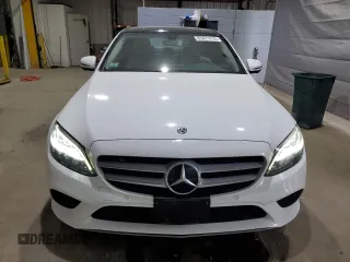 2019 Mercedes-Benz C 300 z VIN 55SWF8EB4KU313072, wystawiony jako Copart lot #63471715 z przebiegiem 51 829 mil mil oraz Szkoda całkowita • Salvage title. Historia ofert i sprzedaży dostępna na DreamBid. Obrazek 5.