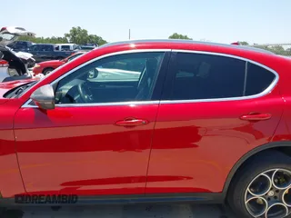 2018 Alfa Romeo Stelvio z VIN ZASFAKAN8J7B64173, wystawiony jako IAAI lot #42355202 z przebiegiem 111 698 mil mil oraz . Historia ofert i sprzedaży dostępna na DreamBid. Obrazek 14.