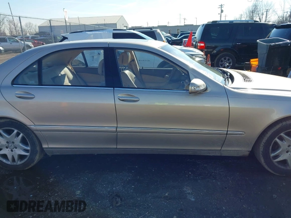 2003 Mercedes-Benz S-Class 4.3L with VIN WDBNG70J73A381880, listed as a IAAI auction lot 41547318 with 136,606 mi miles. Bid and sale history available at carsss.com. Image 13.