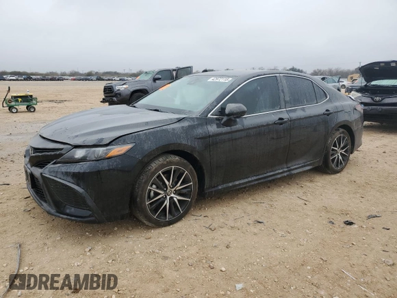 2022 Toyota Camry SE with VIN 4T1G11AK4NU621285, listed as a Copart auction lot 42972115 with 51,541 mi miles and Salvage Title. Bid and sale history available at carsss.com. Image 1.