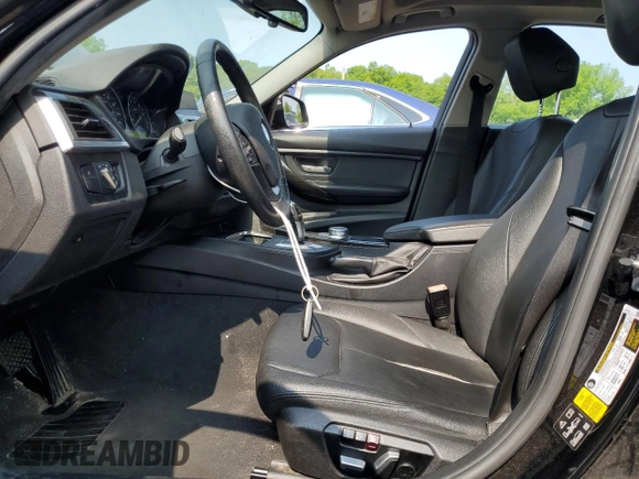 2018 BMW 3 Series 320i xDrive z VIN WBA8A3C50JA489629, wystawiony jako Copart lot #59535745 z przebiegiem 75 941 mil mil oraz Szkoda całkowita • Salvage title. Historia ofert i sprzedaży dostępna na DreamBid. Obrazek 7.
