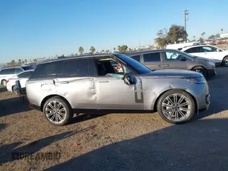 2023 Land Rover Range Rover SE z VIN SALKP9E78PA086430, wystawiony jako IAAI lot #41336935 z przebiegiem 7 831 mil mil oraz . Historia ofert i sprzedaży dostępna na DreamBid. Obrazek 13.