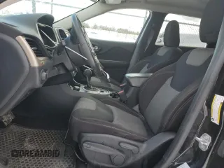 2017 Jeep Cherokee Altitude z VIN 1C4PJMAS8HW571215, wystawiony jako Copart lot #88925505 z przebiegiem 140 902 mil mil oraz Szkoda całkowita • Salvage title. Historia ofert i sprzedaży dostępna na DreamBid. Obrazek 7.