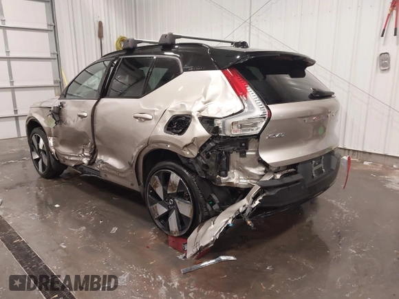 2023 Volvo XC40 Ultimate with VIN YV4ED3UM1P2023016, listed as a IAAI auction lot 42190298 with 22,862 mi miles and . Bid and sale history available at DreamBid. Image 6.