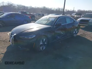 2024 BMW i4 eDrive40 z VIN WBY73AW02RFT29049, wystawiony jako IAAI lot #41636126 z przebiegiem 6670 mil mil oraz . Historia ofert i sprzedaży dostępna na DreamBid. Obrazek 2.