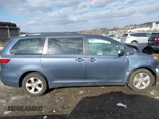 2016 Toyota Sienna LE AAS with VIN 5TDKK3DCXGS734130, listed as a IAAI auction lot 41519212 with 88,137 mi miles. Bid and sale history available at carsss.com. Image 13.