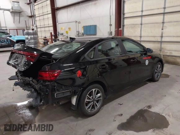2023 Kia Forte LXS z VIN 3KPF24AD4PE646186, wystawiony jako IAAI lot #42137342 z przebiegiem 15 866 mil mil oraz . Historia ofert i sprzedaży dostępna na DreamBid. Obrazek 4.