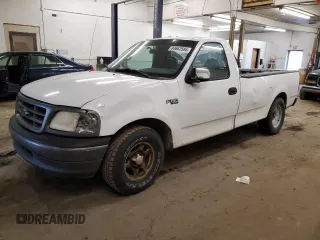 2001 Ford F-150 XL z VIN 1FTZF17231NA82815, wystawiony jako Copart lot #84662584 z przebiegiem 145 082 mil mil oraz Nie do naprawy • Non repairable. Historia ofert i sprzedaży dostępna na DreamBid. Obrazek 1.
