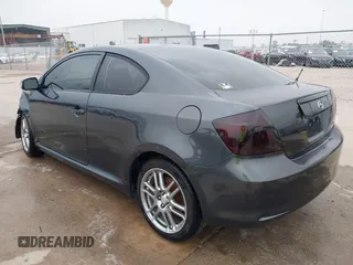 2006 Scion tC z VIN JTKDE167160072405, wystawiony jako IAAI lot #41861950 z przebiegiem 292 742 mil mil oraz . Historia ofert i sprzedaży dostępna na DreamBid. Obrazek 3.