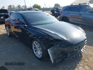 2018 Tesla Model S 75D z VIN 5YJSA1E21JF264708, wystawiony jako IAAI lot #42394072 z przebiegiem 89 246 mil mil oraz . Historia ofert i sprzedaży dostępna na DreamBid. Obrazek 1.