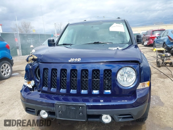 2015 Jeep Patriot Latitude z VIN 1C4NJRFB5FD270374, wystawiony jako IAAI lot #42039211 z przebiegiem 106 665 mil mil oraz . Historia ofert i sprzedaży dostępna na DreamBid. Obrazek 6.