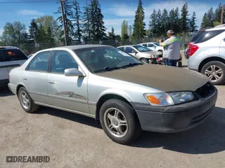 2000 Toyota Camry CE with VIN JT2BG22K6Y0451632, listed as a IAAI auction lot 42030842 with 200,734 mi miles. Bid and sale history available at carsss.com. Image 1.