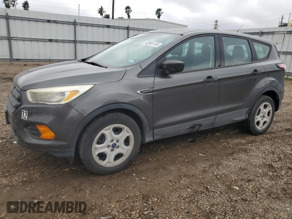 2017 Ford Escape S z VIN 1FMCU0F76HUD84825, wystawiony jako Copart lot #42800185 z przebiegiem 59 447 mil mil oraz Szkoda całkowita • Salvage title. Historia ofert i sprzedaży dostępna na DreamBid. Obrazek 1.
