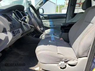 2015 Toyota Tacoma z VIN 3TMLU4EN4FM166332, wystawiony jako Copart lot #58080185 z przebiegiem 94 135 mil mil oraz Czysty tytuł • Clean title. Historia ofert i sprzedaży dostępna na DreamBid. Obrazek 7.