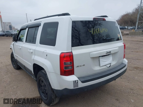 2014 Jeep Patriot Sport with VIN 1C4NJRBB9ED852112, listed as a IAAI auction lot 41886940 with 138,825 mi miles. Bid and sale history available at carsss.com. Image 3.