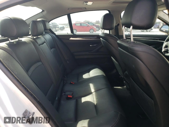 2016 BMW 5 Series 528i z VIN WBA5A5C57GD525550, wystawiony jako Copart lot #60000485 z przebiegiem 90 851 mil mil oraz Czysty tytuł • Clean title. Historia ofert i sprzedaży dostępna na DreamBid. Obrazek 10.