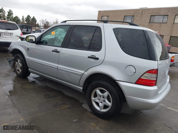 2001 Mercedes-Benz M-Class with VIN 4JGAB54E61A237617, listed as a IAAI auction lot 41788348 with 178,752 mi miles. Bid and sale history available at carsss.com. Image 3.