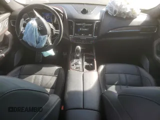 2018 Maserati Levante S GranSport z VIN ZN661YUS6JX297381, wystawiony jako Copart lot #75981804 z przebiegiem Nie podano mil oraz Szkoda całkowita • Salvage title. Historia ofert i sprzedaży dostępna na DreamBid. Obrazek 8.