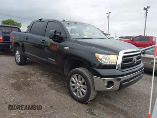 2010 Toyota Tundra z VIN 5TFDW5F18AX152579, wystawiony jako IAAI lot #42286520 z przebiegiem 229 911 mil mil oraz . Historia ofert i sprzedaży dostępna na DreamBid. Obrazek 1.