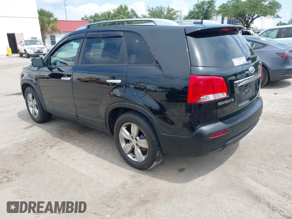 2012 Kia Sorento EX z VIN 5XYKU4A23CG230182, wystawiony jako IAAI lot #42367868 z przebiegiem 224 894 mil mil oraz . Historia ofert i sprzedaży dostępna na DreamBid. Obrazek 3.
