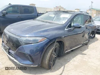 2023 Mercedes-Benz EQS 450 z VIN 4JGDM2EB4PA014978, wystawiony jako IAAI lot #42165675 z przebiegiem 25 765 mil mil oraz . Historia ofert i sprzedaży dostępna na DreamBid. Obrazek 2.