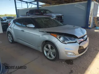 2014 Hyundai Veloster z VIN KMHTC6AD7EU216819, wystawiony jako Copart lot #57135335 z przebiegiem 104 588 mil mil oraz Szkoda całkowita • Salvage title. Historia ofert i sprzedaży dostępna na DreamBid. Obrazek 4.