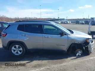 2019 Jeep Compass Altitude z VIN 3C4NJCBB9KT736881, wystawiony jako IAAI lot #41877957 z przebiegiem 63 566 mil mil oraz . Historia ofert i sprzedaży dostępna na DreamBid. Obrazek 13.