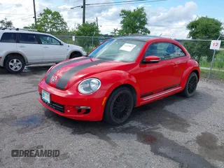 2013 Volkswagen Beetle 2.5L w/Sun/Sound/Nav с VIN 3VWJP7AT7DM686412, выставлен на аукционе IAAI как лот 42239653 с пробегом 76 237 миль миль и . История ставок и продаж доступна на DreamBid. Изображение 2.