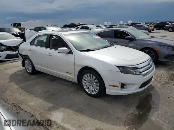 2010 Ford Fusion Hybrid z VIN 3FADP0L34AR186085, wystawiony jako Copart lot #55291735 z przebiegiem 282 029 mil mil oraz Szkody całkowita. Historia ofert i sprzedaży dostępna na DreamBid. Obrazek 4.