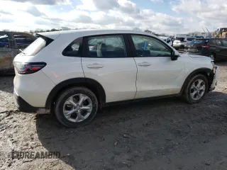 2024 Honda HR-V LX with VIN 3CZRZ1H38RM738439, listed as a Copart auction lot 84208484 with 10,072 mi miles and Clean Title. Bid and sale history available at carsss.com. Image 3.