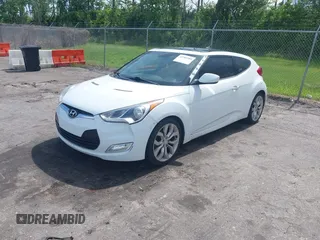 2012 Hyundai Veloster w/Gray Int z VIN KMHTC6ADXCU050034, wystawiony jako IAAI lot #42506584 z przebiegiem 142 514 mil mil oraz . Historia ofert i sprzedaży dostępna na DreamBid. Obrazek 2.
