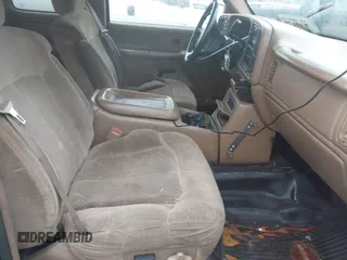 2000 Chevrolet Silverado 2500 LS z VIN 1GCGK29UXYE135561, wystawiony jako IAAI lot #42318334 z przebiegiem 286 967 mil mil oraz . Historia ofert i sprzedaży dostępna na DreamBid. Obrazek 5.