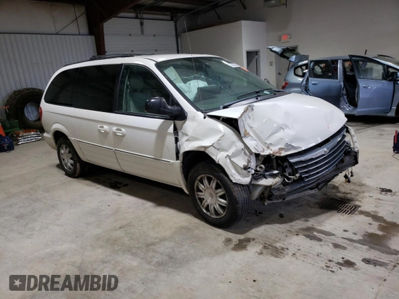 2005 Chrysler Town & Country Touring with VIN 2C4GP54L75R429838, listed as a Copart auction lot 45456964 with 157,996 mi miles and Salvage Title. Bid and sale history available at DreamBid. Image 4.