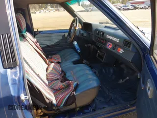 1987 Toyota Pickup with VIN JT4RN50RXH0283460, listed as a IAAI auction lot 42086809 with 183,562 mi miles and . Bid and sale history available at DreamBid. Image 5.