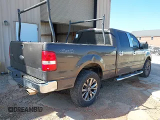 2006 Ford F-150 XLT z VIN 1FTPW14VX6KD64920, wystawiony jako IAAI lot #42181183 z przebiegiem 383 846 mil mil oraz . Historia ofert i sprzedaży dostępna na DreamBid. Obrazek 4.