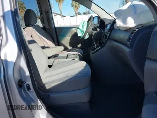 2009 Kia Sedona LX with VIN KNDMB233696303422, listed as a IAAI auction lot 41685934 with 148,746 mi miles. Bid and sale history available at carsss.com. Image 5.