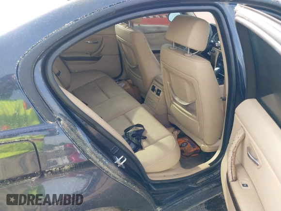 2009 BMW 3 Series 328i z VIN WBAPH73559E128562, wystawiony jako IAAI lot #42129719 z przebiegiem 172 682 mil mil oraz . Historia ofert i sprzedaży dostępna na DreamBid. Obrazek 8.