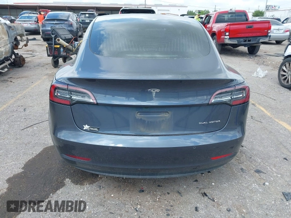 2020 Tesla Model 3 Long Range z VIN 5YJ3E1EB5LF801592, wystawiony jako IAAI lot #42096859 z przebiegiem 68 002 mil mil oraz . Historia ofert i sprzedaży dostępna na DreamBid. Obrazek 16.