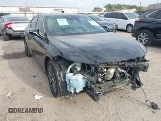 2022 Lexus ES 350 z VIN 58ADZ1B14NU113733, wystawiony jako IAAI lot #41722782 z przebiegiem 41 668 mil mil oraz . Historia ofert i sprzedaży dostępna na DreamBid. Obrazek 1.