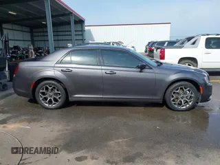 2016 Chrysler 300 S z VIN 2C3CCAGG4GH152435, wystawiony jako IAAI lot #42273957 z przebiegiem 168 951 mil mil oraz . Historia ofert i sprzedaży dostępna na DreamBid. Obrazek 13.