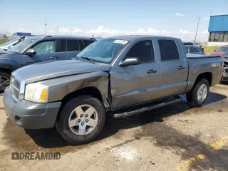 2005 Dodge Dakota ST z VIN 1D7HE28K05S223999, wystawiony jako Copart lot #54133785 z przebiegiem 212 687 mil mil oraz Czysty tytuł • Clean title. Historia ofert i sprzedaży dostępna na DreamBid. Obrazek 1.