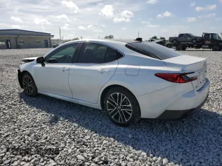 2025 Toyota Camry LE z VIN 4T1DAACK8SU068409, wystawiony jako Copart lot #51927985 z przebiegiem 9603 mil mil oraz Nie do naprawy • Non repairable. Historia ofert i sprzedaży dostępna na DreamBid. Obrazek 2.