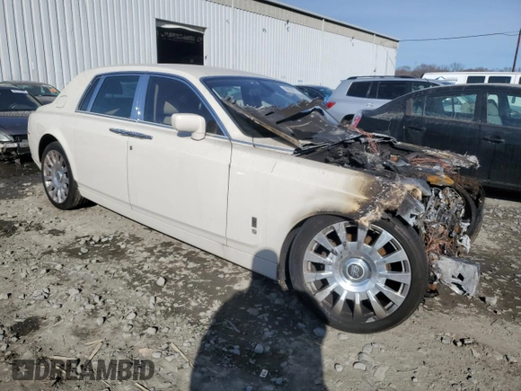 2004 Rolls-Royce Phantom z VIN SCA1S68414UX07249, wystawiony jako Copart lot #88060075 z przebiegiem Nie podano mil oraz Szkody całkowita. Historia ofert i sprzedaży dostępna na DreamBid. Obrazek 4.