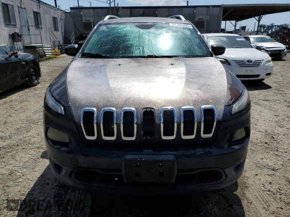 2018 Jeep Cherokee Latitude Plus with VIN 1C4PJLLB8JD512108, listed as a Copart auction lot 51766205 with 88,266 mi miles and Clean Title. Bid and sale history available at carsss.com. Image 5.