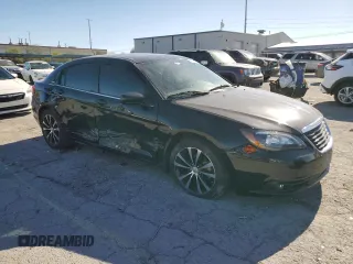 2012 Chrysler 200 Touring z VIN 1C3CCBBG0CN277060, wystawiony jako Copart lot #57295715 z przebiegiem 140 979 mil mil oraz Szkoda całkowita • Salvage title. Historia ofert i sprzedaży dostępna na DreamBid. Obrazek 4.