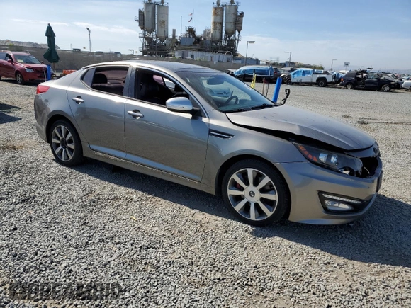 2013 Kia Optima SX с VIN 5XXGR4A63DG152535, выставлен на аукционе Copart как лот 63614895 с пробегом 172 394 миль миль и Списание • Salvage title. История ставок и продаж доступна на DreamBid. Изображение 4.