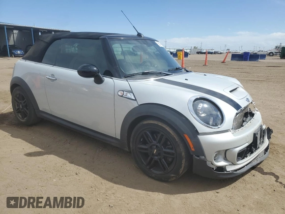 2015 MINI Convertible S z VIN WMWZP3C52FT298857, wystawiony jako Copart lot #58149145 z przebiegiem 52 777 mil mil oraz Szkoda całkowita • Salvage title. Historia ofert i sprzedaży dostępna na DreamBid. Obrazek 4.